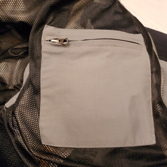 Duluth Men's Gray and Black Jacket - Picture 7 of 14